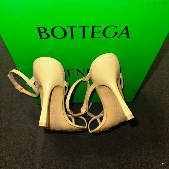 Authentic BOTTEGA VENTA Stretch Strap Sandal - Picture 3 of 14
